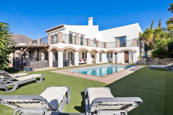 PRECIOSA VILLA EN ESTEPONA ZONA VALLE ROMANO GOLF - MALAGA