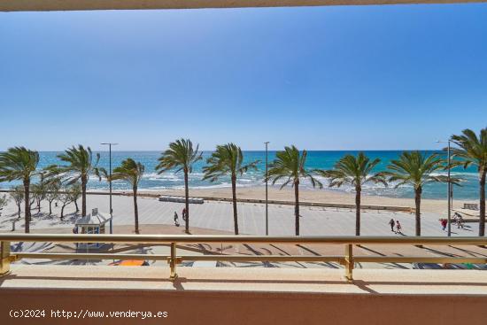 Exclusivo Piso en Primera Línea de Mar con Espectaculares Vistas a la Playa de Mas Mel - TARRAGONA