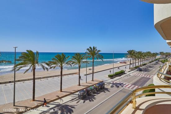 Exclusivo Piso en Primera Línea de Mar con Espectaculares Vistas a la Playa de Mas Mel - TARRAGONA