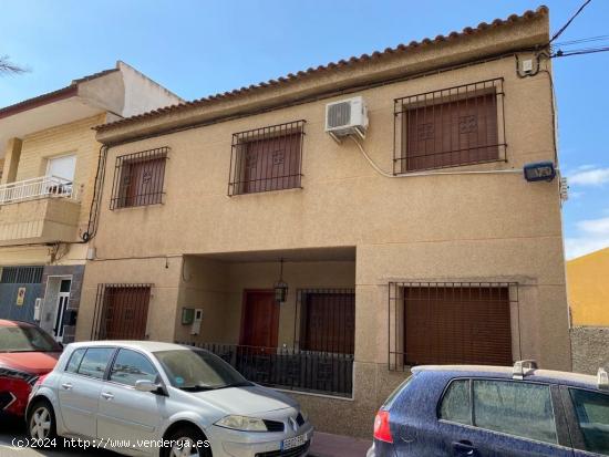 CASA CON TERRENO PARA PISCINA - MURCIA