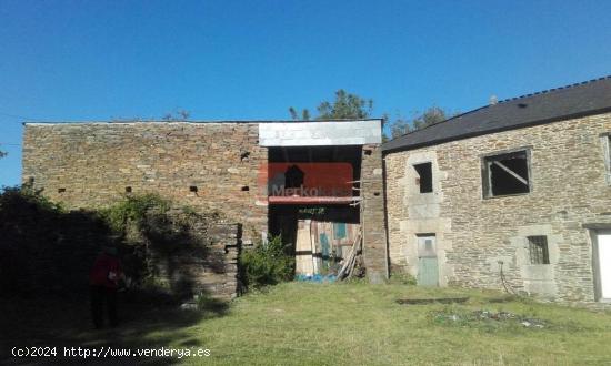 SE VENDE CASA DE PIEDRA SEMI-REFORMADA  CON FINCA CERRADA CERCA DE BÓVEDA - LUGO