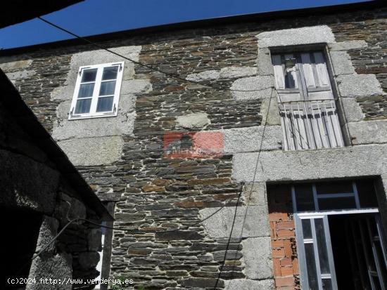 SE VENDE CASA DE PIEDRA SEMI-REFORMADA  CON FINCA CERRADA CERCA DE BÓVEDA - LUGO