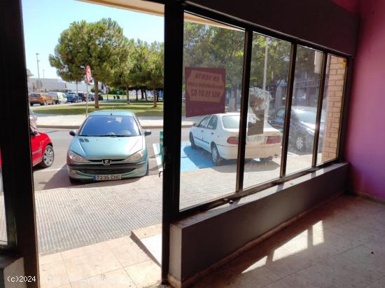 VENTA SUJETA A IVA. LOCAL COMERCIAL EN ZONA SUR CON ALTILLO PERTENECIENTE A ENTIDAD BANCARIA - CASTE