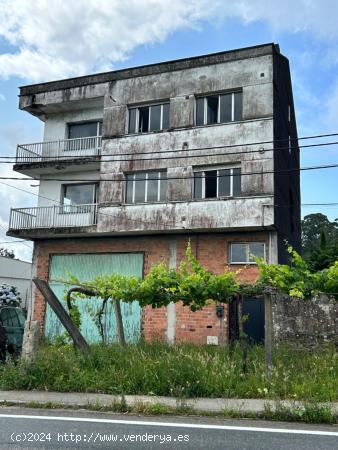 Excelente venta edificio de 2 viviendas mas bajo cubierta con garaje en Cespon (Boiro) - A CORUÑA