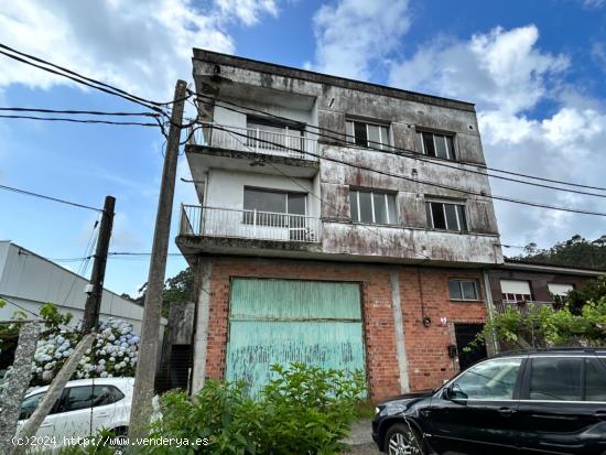 Excelente venta edificio de 2 viviendas mas bajo cubierta con garaje en Cespon (Boiro) - A CORUÑA