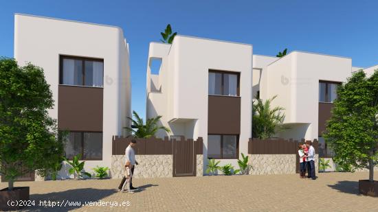 VILLA DE 3 DORMITORIOS DE OBRA NUEVA EN MIL PALMERAS - ALICANTE