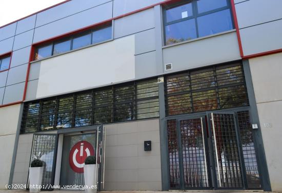 ALQUILER DE   EDIFICIO  EN EL POLIGONO INDUSTRIAL STORE- EN SEVILLA CAPITAL. - SEVILLA