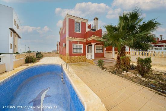 CHALET INDEPENDIENTE EN ORIHUELA COSTA - ALICANTE