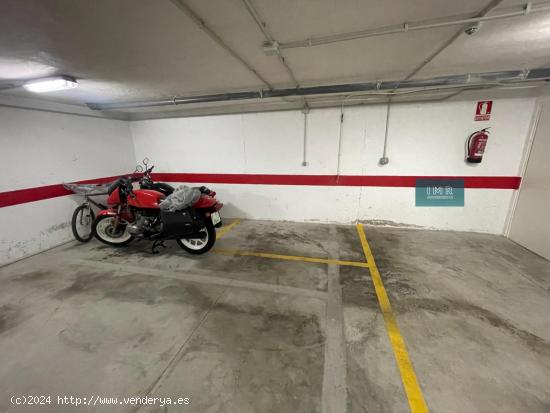 Plaza de garaje para moto en venta en Los Remedios - SEVILLA