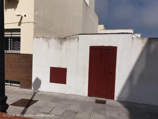 Venta de Piso y local en conjunto en Castilleja de la Cuesta, Sevilla - SEVILLA