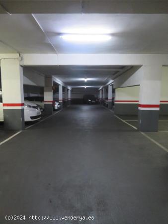 GRAN PLAZA DE PARKING EN LA GRAN VIA CARLOS III - BARCELONA