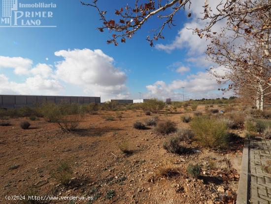 Se vende solar en esquina en el poligono los portales Tomelloso - CIUDAD REAL