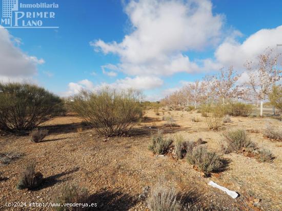 Se vende solar en esquina en el poligono los portales Tomelloso - CIUDAD REAL