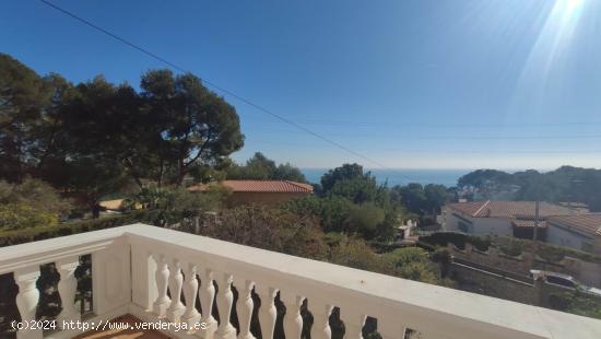 Chalet en Tarragona, urb.Cala Romana, magníficas vistas al mar y montaña, 6 hab, piscina y garaje 