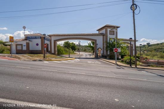 SOLAR EN URBANIZACIÓN BALTODANO (NUEVO JUN) DE 883m2 - GRANADA