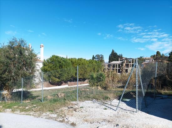 PARCELA A LAS AFUERAS DE ALHAURIN EL GRANDE - MALAGA