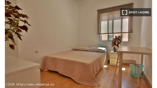 Se alquila habitación en piso de 3 dormitorios en valencia. - VALENCIA