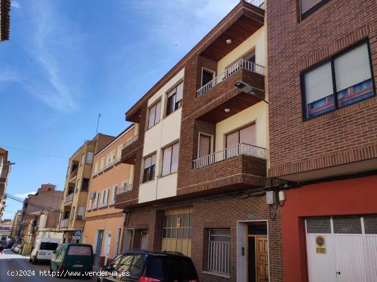  VIVIENDA AMPLIA DE 3 DORMITORIOS EN ZONA SAN ISIDRO - ALBACETE 