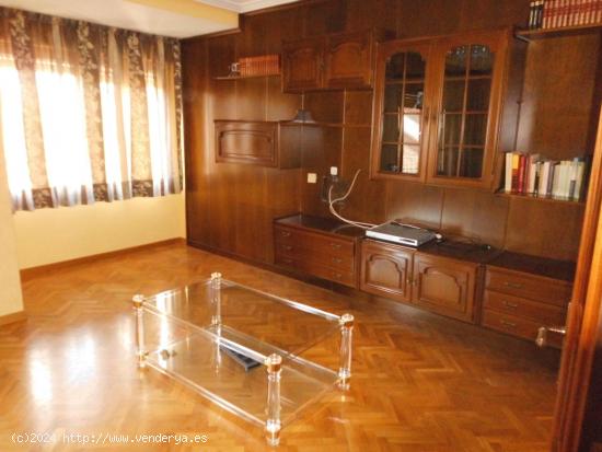 VIVIENDA AMPLIA DE 3 DORMITORIOS EN ZONA SAN ISIDRO - ALBACETE