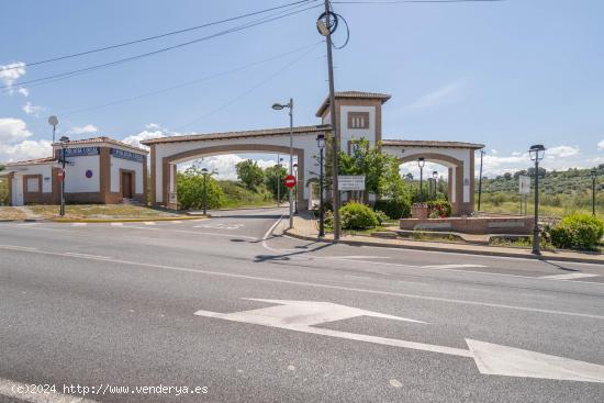 SOLAR EN URBANIZACIÓN BALTODANO (NUEVO JUN) DE 883m2 - GRANADA