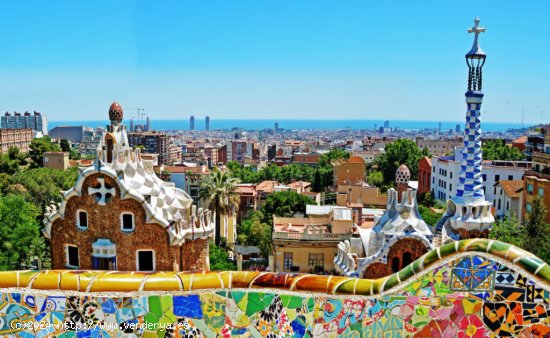 BARCELONA. Finca de apartamentos turísticos. En perfecto estado.