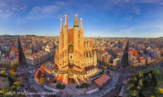 BARCELONA. Finca de apartamentos turísticos. En perfecto estado.