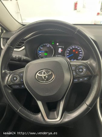 Toyota RAV 4 2.5 218CV de 2021 con 185.000 Km por 24.900 EUR. en Sevilla