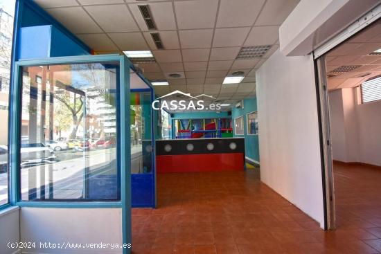 LOCAL COMERCIAL EN JUNCAL de 232 m2 (3 locales) - MADRID