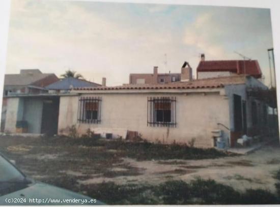 VENTA DE CASA CON TERRENO EN LA HUERTA DE ARRIBA (ALGUAZAS) - MURCIA