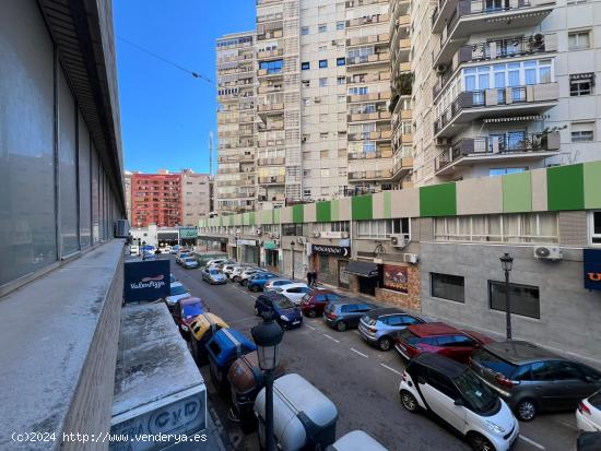 SE VENDE LOCAL DE 2 PLANTAS EN LA ZONA DE CIUTAT UNIVERSITATS EN VALENCIA - VALENCIA