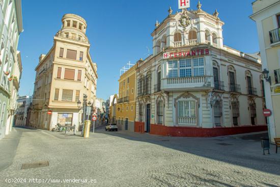 CASA INDEPENDIENTE EN CASCO ANTIGUO, BADAJOZ - BADAJOZ