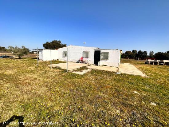 CASA EN MANANTIO - BADAJOZ