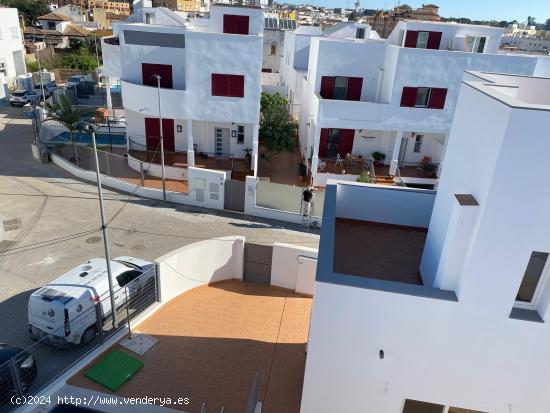 PAREADO A ESTRENAR EN LA ZONA BAJO DE GUIA - CADIZ