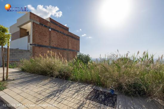 Parcela en suelo urbano en zona ferial de Huetor Vega. - GRANADA