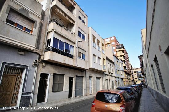  8-22 Local comercial en planta baja, ideal para comercio, almacén o loft - ALICANTE 