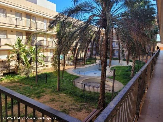  APARTAMENTO CON TERRAZA Y PLAZA DE GARAJE, EN RESIDENCIAL CON PISCINA - ALMERIA 