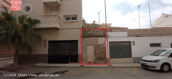 CASA EN VENTA PARA INVERSORES O CONSTRUCTORES TAN SOLO 10 METROS DE LA PLAYA EN LOS ALCAZARES - MURC