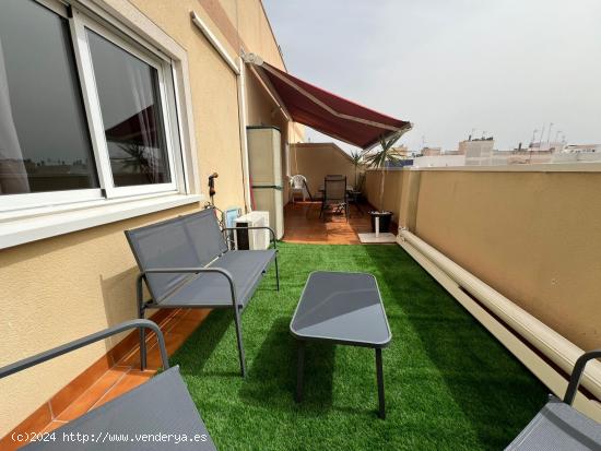 ATICO CON TERRAZA DE 30M2! LICENCIA TURISTICA! 2 DORMITORIOS. PLAYA A 500 METROS! - ALICANTE