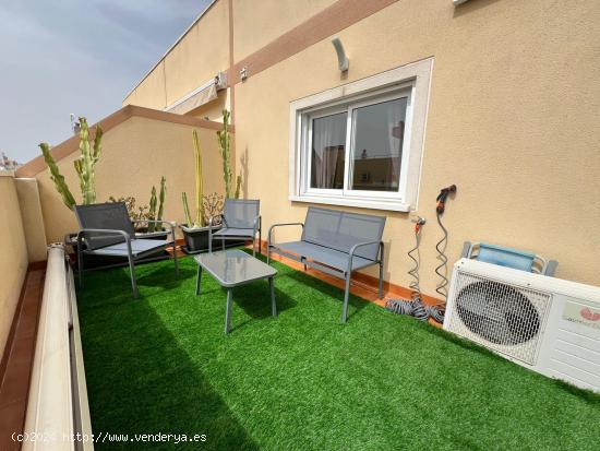 ATICO CON TERRAZA DE 30M2! LICENCIA TURISTICA! 2 DORMITORIOS. PLAYA A 500 METROS! - ALICANTE