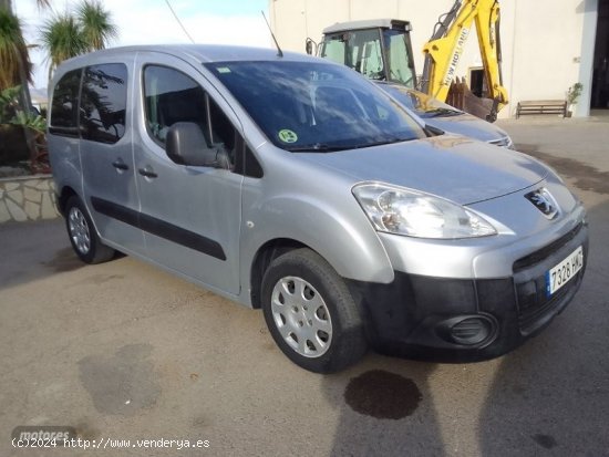 Peugeot Partner 1.6 HDI 92 CV 5 PLAZAS. de 2014 con 181.000 Km por 8.000 EUR. en Murcia