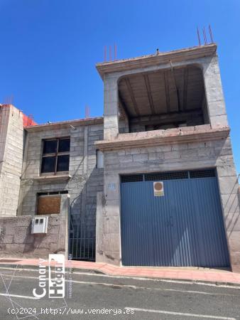 Se vende casa o edificio de dos plantas en estructura en los toscales valle san Lorenzo Arona Teneri