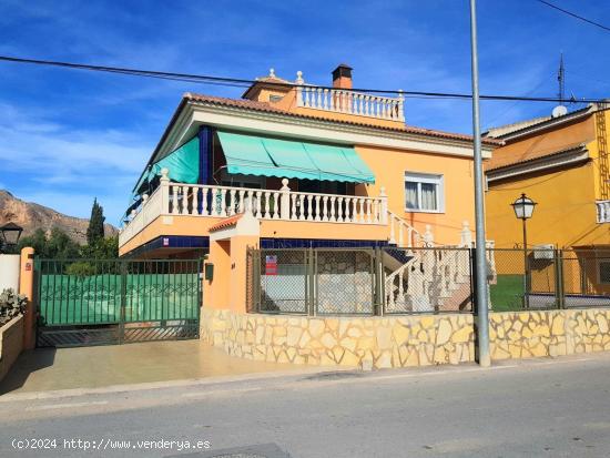 CHALET EN VENTA  ORIHUELA, PRÓXIMO AL CENTRO DEL PUEBLO - ALICANTE