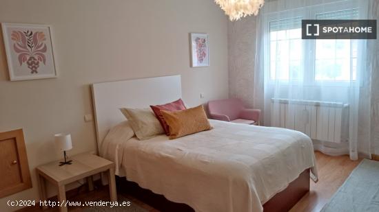 Se alquilan habitaciones en casa de 5 dormitorios en Sevilla La Nueva - MADRID