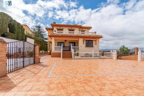 Magnifico chalet en Monachil, con unas vistas a la montaña inmejorables. - GRANADA