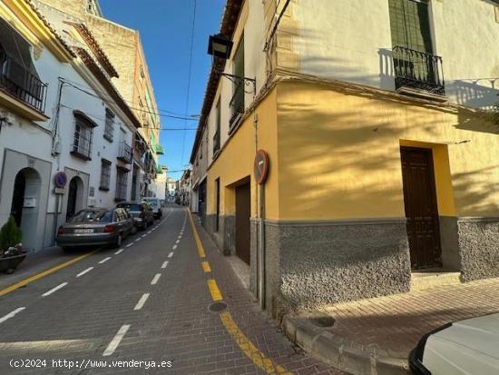 Venta de Casa de Pueblo en pleno centro de La Zubia - GRANADA