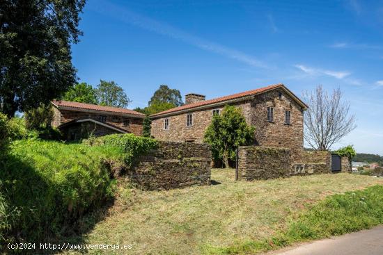 Espectacular casa Rectoral con gran parcela, varios anexos y hórreo - A CORUÑA