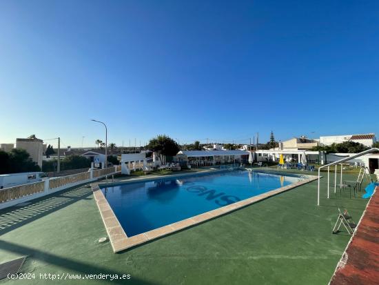 Se vende terreno edificable con piscina de 10x20 en Cala Porter, Alaior. - BALEARES