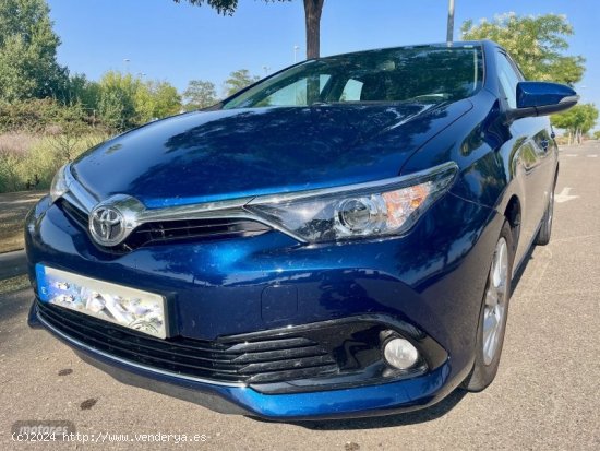 Toyota Auris Active de 2015 con 150.000 Km por 10.800 EUR. en Lleida