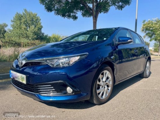 Toyota Auris Active de 2015 con 150.000 Km por 10.800 EUR. en Lleida