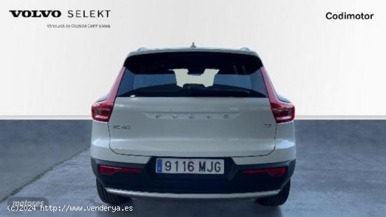 Volvo XC40 XC40 Core, T2 automatico, Gasolina de 2023 con 26.800 Km por 33.990 EUR. en Sevilla